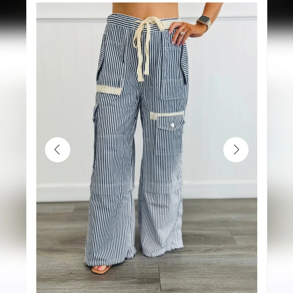 POL Striped Wide-Leg Cargo Pants in Navy and White - Picture 4 of 4